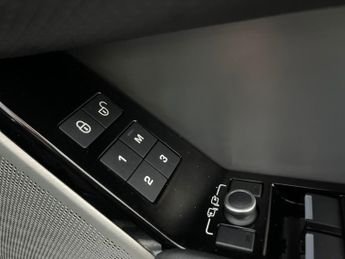Land Rover Range Rover Velar 2.0 D180 R-Dynamic SE 4WD (180 ps) - AUTO PARK - MERIDIAN AUDIO