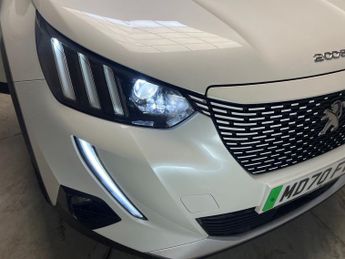 Peugeot E-2008 50kWh GT Premium (136 ps) - REVERSE CAM - ALCANTARA - NAV