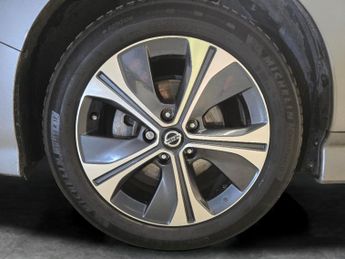 Nissan Leaf 40kWh Tekna (150 ps) - 17IN ALLOYS - AIR CON - KEYLESS START