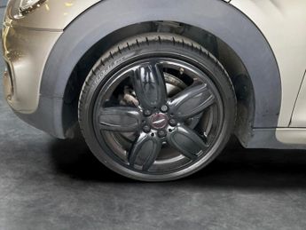 Mini Hatch 1.5 Cooper (136 ps) - 18IN ALLOYS - PRIVACY GLASS - AUTO HEADLIG