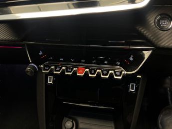 Peugeot E-2008 50kWh GT Premium (136 ps) - REVERSE CAM - ALCANTARA - NAV