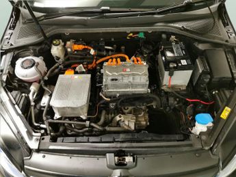 Volkswagen E-golf 35.8kWh e-Golf (136 ps) - CLIMATE CONTROL - DAB - USB AUDIO
