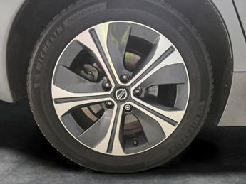 Nissan Leaf 40kWh Tekna (150 ps) - 17IN ALLOYS - AIR CON - KEYLESS START