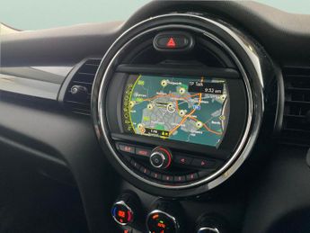 Mini Hatch 1.5 Cooper (136 ps) - 18IN ALLOYS - PRIVACY GLASS - AUTO HEADLIG