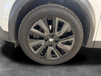 Peugeot E-2008 50kWh GT Premium (136 ps) - REVERSE CAM - ALCANTARA - NAV