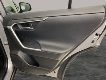 Toyota RAV4 2.5 VVT-h Design CVT (218 ps) - REVERSE CAM - NAV - LANE DEPARTU