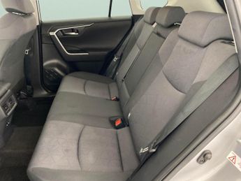 Toyota RAV4 2.5 VVT-h Design CVT (218 ps) - REVERSE CAM - NAV - LANE DEPARTU