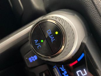 Toyota RAV4 2.5 VVT-h Design CVT (218 ps) - REVERSE CAM - NAV - LANE DEPARTU