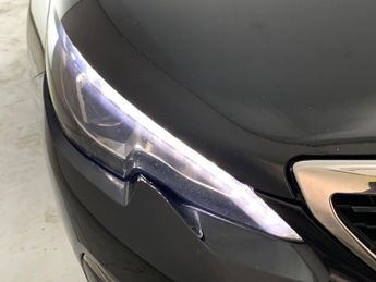 Peugeot 308 1.5 BlueHDi GT EAT (130 ps) - REVERSE CAM - NAV - BLUETOOTH