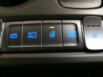 Hyundai Kona 64kWh Premium (10.5kW Charger) (204 ps) - REVERSE CAM - NAV - HE