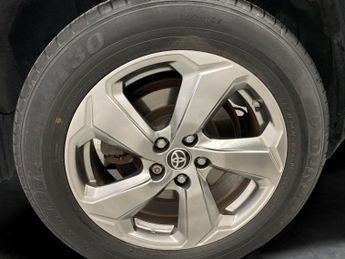 Toyota RAV4 2.5 VVT-h Design CVT (218 ps) - REVERSE CAM - NAV - LANE DEPARTU