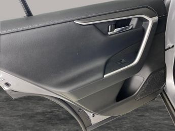 Toyota RAV4 2.5 VVT-h Design CVT (218 ps) - REVERSE CAM - NAV - LANE DEPARTU