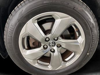 Toyota RAV4 2.5 VVT-h Design CVT (218 ps) - REVERSE CAM - NAV - LANE DEPARTU
