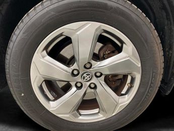 Toyota RAV4 2.5 VVT-h Design CVT (218 ps) - REVERSE CAM - NAV - LANE DEPARTU
