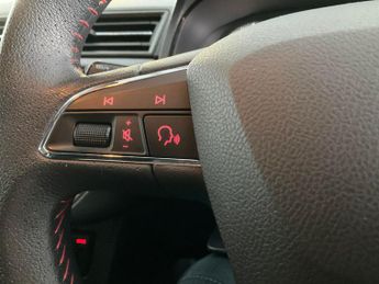 Seat Ibiza 1.0 TSI FR DSG (110 ps) - CLIMATE CONTROL - 17IN ALLOYS - PRIVAC