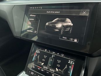 Audi e-tron 55 Technik quattro 95kWh (11kW Charger) (408 ps) - KEYLESS ENTRY