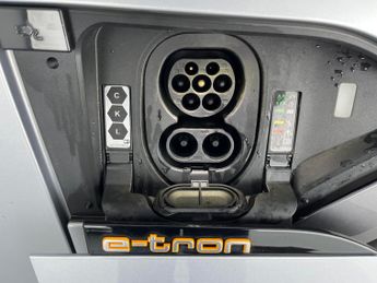 Audi e-tron 55 Technik quattro 95kWh (11kW Charger) (408 ps) - KEYLESS ENTRY