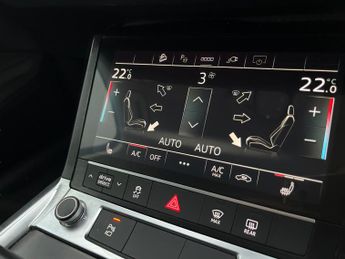Audi e-tron 55 Technik quattro 95kWh (11kW Charger) (408 ps) - KEYLESS ENTRY
