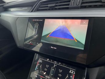 Audi e-tron 55 Technik quattro 95kWh (11kW Charger) (408 ps) - KEYLESS ENTRY