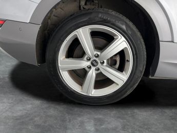 Audi e-tron 55 Technik quattro 95kWh (11kW Charger) (408 ps) - KEYLESS ENTRY