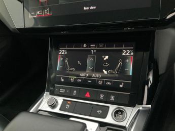 Audi e-tron 50 Technik quattro 71.2kWh (313 ps) - KEYLESS ENTRY - LED - REVE