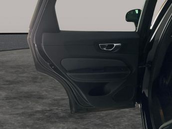 Volvo XC60 2.0 D4 R-Design (190 ps) - HEATED LEATHER - LANE DEPARTURE  - BL