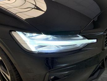 Volvo S60 2.0 B5 MHEV R-Design (250 ps) - SENSUS SAT NAV - AUTO PARK - LED