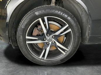 Volvo XC60 2.0 D4 R-Design (190 ps) - HEATED LEATHER - LANE DEPARTURE  - BL