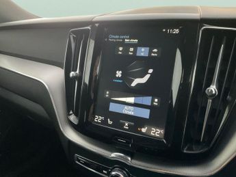 Volvo XC60 2.0 D4 R-Design (190 ps) - HEATED LEATHER - LANE DEPARTURE  - BL