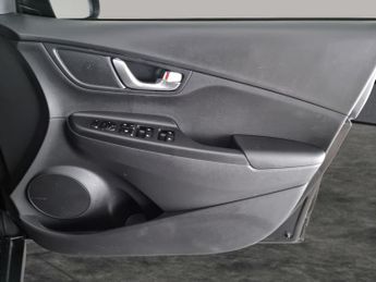 Hyundai Kona 39kWh SE Connect (10.5kW Charger) (136 ps) - REVERSE CAM - NAV -