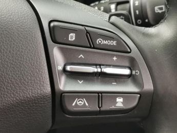 Hyundai Kona 39kWh SE Connect (10.5kW Charger) (136 ps) - REVERSE CAM - NAV -