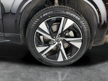 Volvo XC90 2.0 B5 MHEV R-Design 4WD (250 ps) - SENSUS SAT NAV - ACTIVE LANE