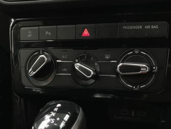 Volkswagen T-cross 1.0 TSI Black Edition DSG (110 ps) - NAV - BLIND SPOT ASSIST - B