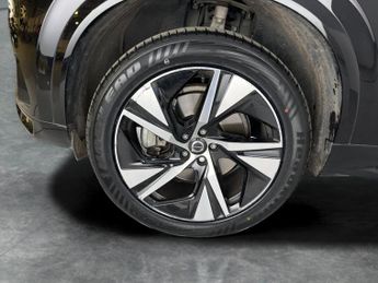 Volvo XC90 2.0 B5 MHEV R-Design 4WD (250 ps) - SENSUS SAT NAV - ACTIVE LANE