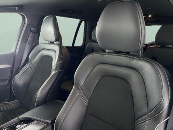 Volvo XC90 2.0 B5 MHEV R-Design 4WD (250 ps) - SENSUS SAT NAV - ACTIVE LANE