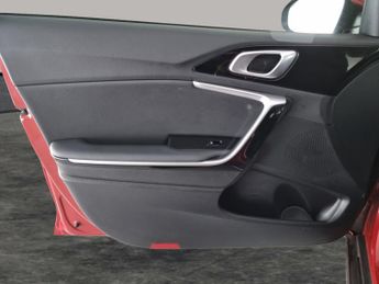 Kia Xceed 1.6 GDi 8.9kWh 3 Plug-in DCT (139 bhp) - HEATED STEERING - LANE 