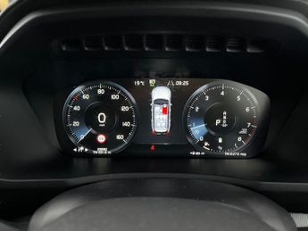 Volvo XC90 2.0 B5 MHEV R-Design 4WD (250 ps) - SENSUS SAT NAV - ACTIVE LANE