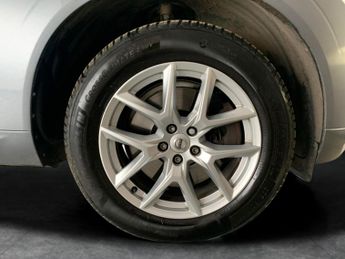 Volvo XC60 2.0 T5 Momentum AWD (250 ps) - SENSUS SAT NAV - ACTIVE LANE ASSI