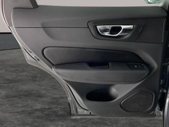 Volvo XC60 2.0 T5 Momentum AWD (250 ps) - SENSUS SAT NAV - ACTIVE LANE ASSI