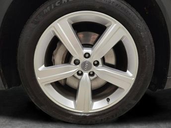 Audi e-tron 55 quattro 95kWh (408 ps) - ADJUSTABLE SUSPENSION - LANE DEPARTU