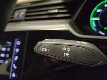 Audi e-tron 55 quattro 95kWh (408 ps) - ADJUSTABLE SUSPENSION - LANE DEPARTU