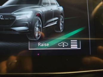 Audi e-tron 55 quattro 95kWh (408 ps) - HEATED SEATS - ADJUSTABLE SUSPENSION