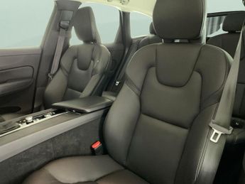 Volvo XC60 2.0 T5 Momentum AWD (250 ps) - SENSUS SAT NAV - ACTIVE LANE ASSI