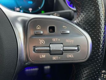 Mercedes-Benz EQA EQA 250 66.5kWh AMG Line (190 ps) - HEATED SEATS - WIFI - BLIND 