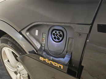 Audi e-tron 55 quattro 95kWh (408 ps) - ADJUSTABLE SUSPENSION - LANE DEPARTU