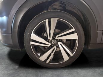 Volkswagen T-cross 1.0 TSI R-Line DSG (110 ps) - BLIND SPOT ASSIST - ACTIVE INFO DI