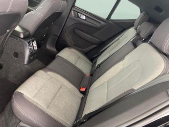 Volvo XC40 1.5h T4 Recharge 10.7kWh Plus Plug-in (211 ps) - SENSUS SAT NAV 