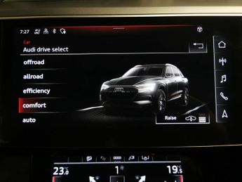 Audi e-tron 55 Technik quattro 95kWh (11kW Charger) (408 ps) - ADJUSTABLE SU