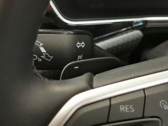 Volkswagen T-cross 1.0 TSI R-Line DSG (110 ps) - BLIND SPOT ASSIST - ACTIVE INFO DI