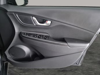 Hyundai Kona 64kWh Premium (10.5kW Charger) (204 ps) - NAV - HEATED LEATHER